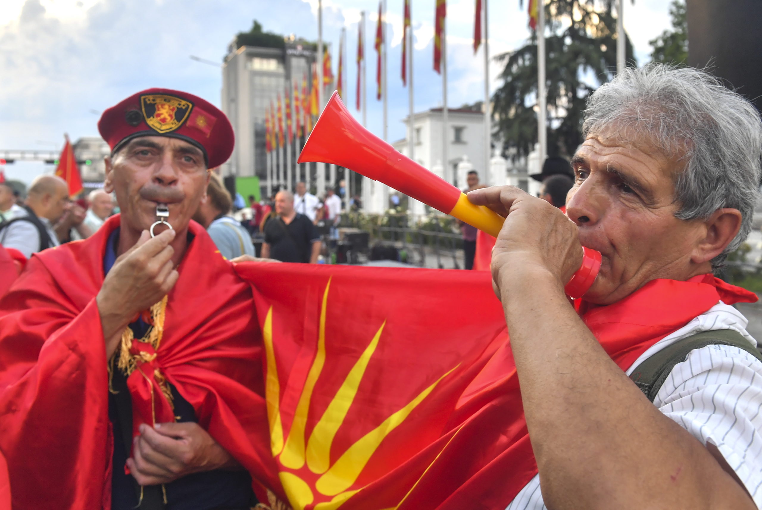 Βόρεια Μακεδονία: Μεγάλη συγκέντρωση της αντιπολίτευσης κατά της συμφωνίας με τη Βουλγαρία