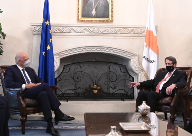 Κύπρος: Με τον υπουργό Εξωτερικών της Ελλάδας Ν. Δένδια συναντήθηκε ο Ν. Αναστασιάδης