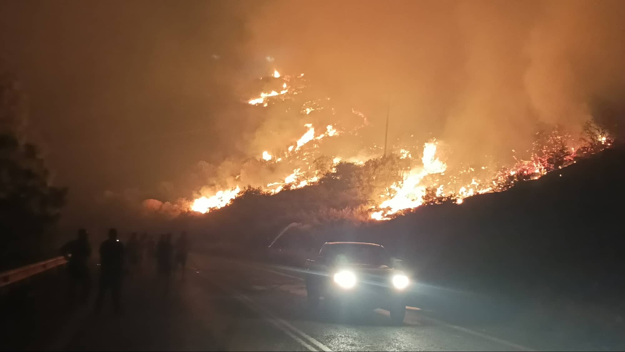 Μεγάλο ενεργό μέτωπο έξω από την Ιτέα – Απειλούνται εργοστάσια