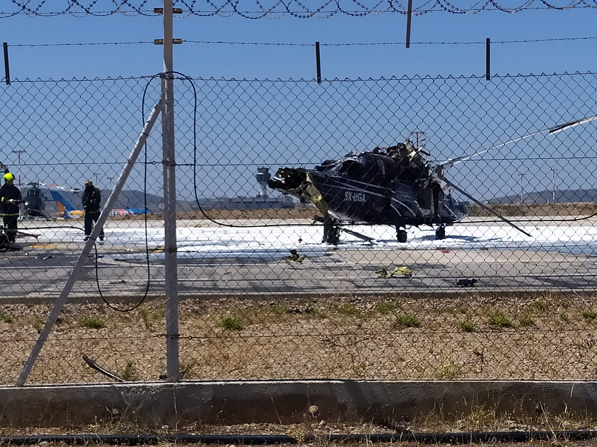 Φωτιά σε ελικόπτερο στο αεροδρόμιο «Ελ. Βενιζέλος» – Στο νοσοκομείο προληπτικά ο πιλότος