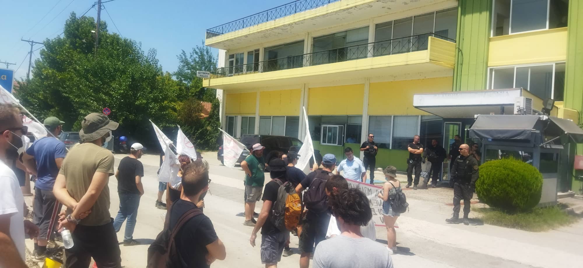 Συλλήψεις και προσαγωγές διαδηλωτών σε κινητοποίηση κατά των ανεμογεννητριών στα Άγραφα