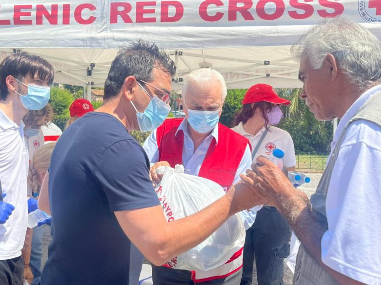 Ελληνικός Ερυθρός Σταυρός: Ακολούθησε 10 απλές συμβουλές και προστατεύσου από τον καύσωνα
