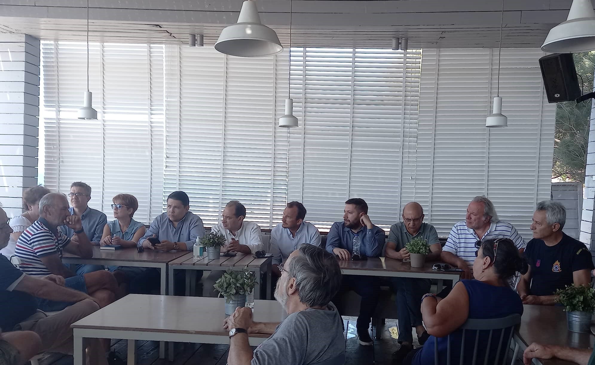 Κλιμάκιο του ΣΥΡΙΖΑ υπό τον Χρ. Σπίρτζη στα Βατερά της Λέσβου Κλιμάκιο του ΣΥΡΙΖΑ υπό τον Χρ. Σπίρτζη στα Βατερά της Λέσβου