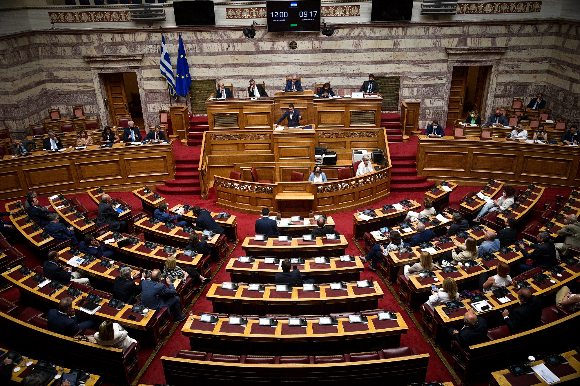 Βουλή: Το βράδυ ψηφίζεται το νομοσχέδιο για δημοτικά συμβούλια και αποκεντρωμένες διοικήσεις – Παρέμβαση Βορίδη