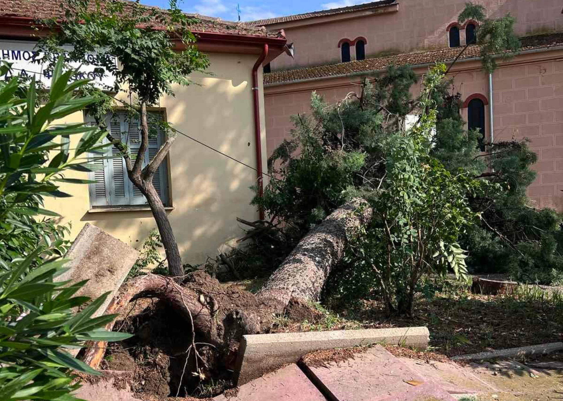 Πού θα χτυπήσει η κακοκαιρία το Σαββατοκύριακο – Άνοιξαν οι ουρανοί στη Θεσσαλονίκη