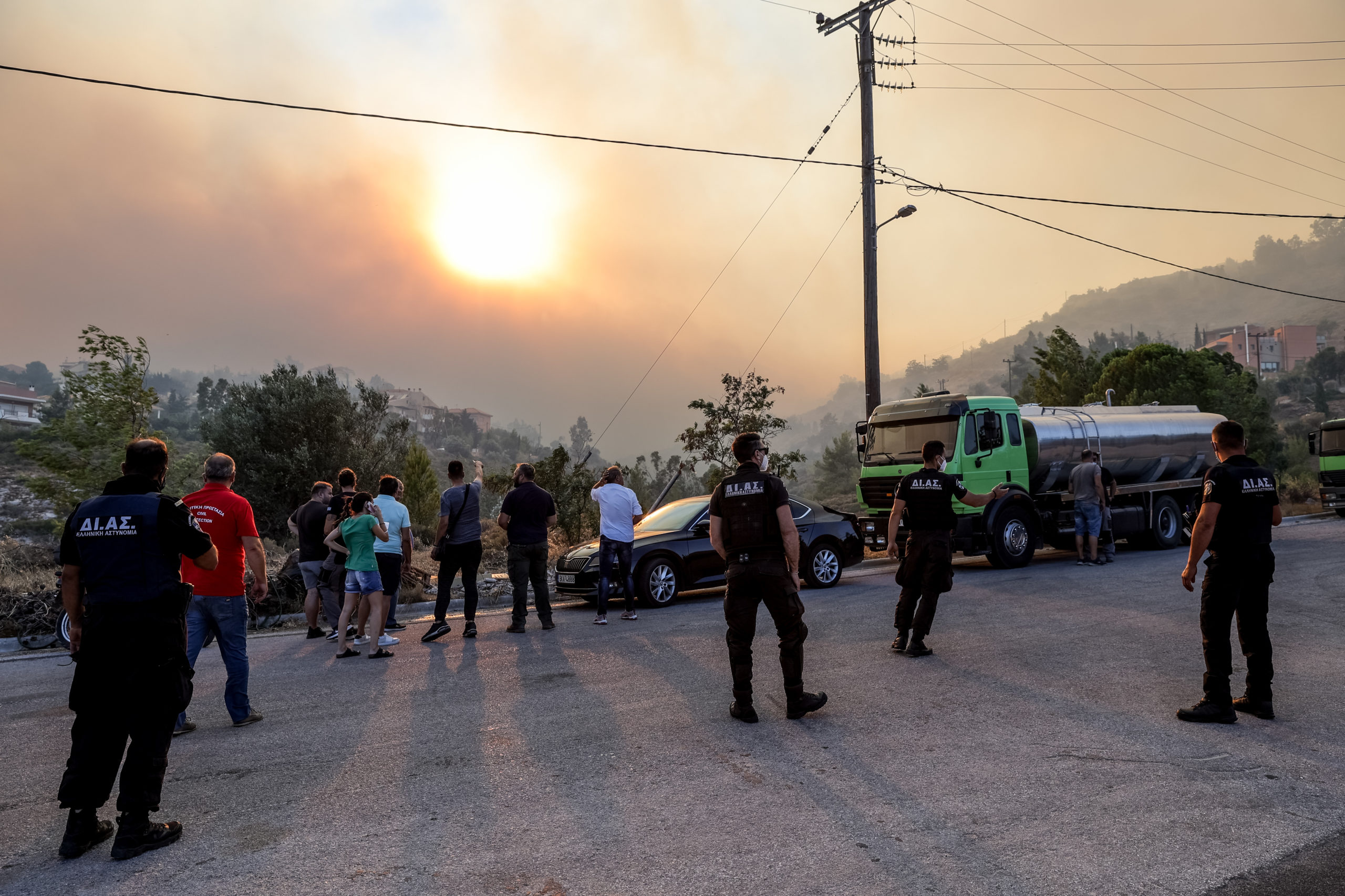 Φωτιά στην Πεντέλη: Εκκενώθηκε το Εθνικό Αστεροσκοπείο Αθηνών