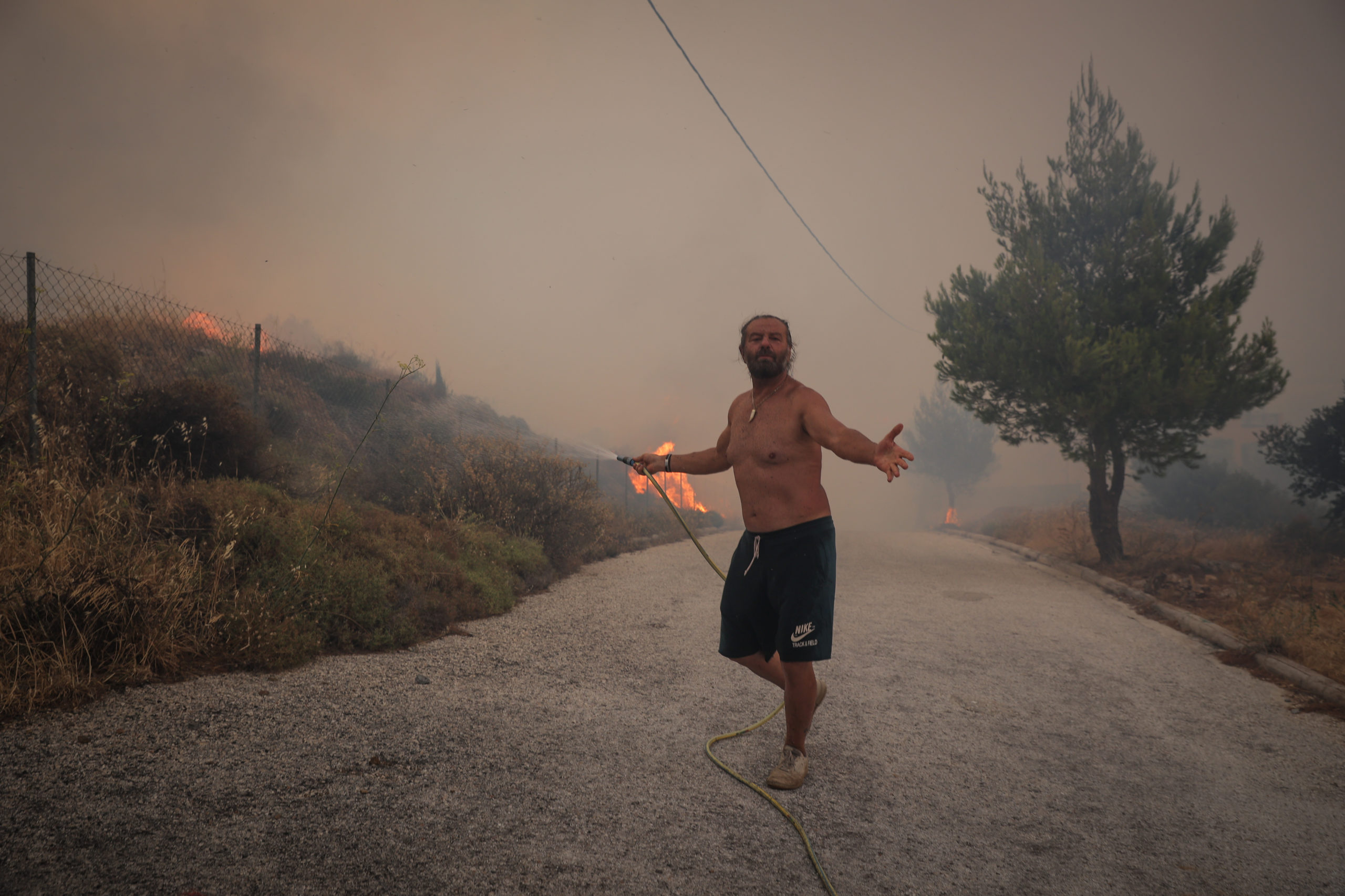 Φωτιά στην Πεντέλη: Έκτακτη ανακοίνωση του δήμου Βριλησσίων