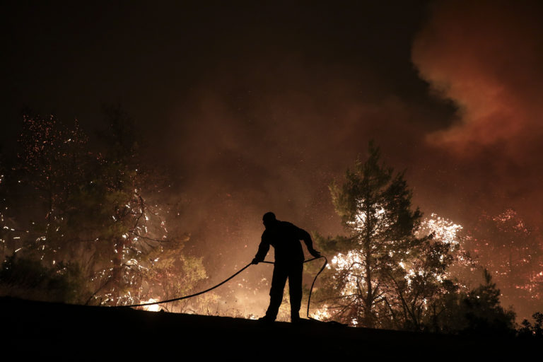 Επίδομα κινδύνου για τους Πυροσβέστες στο πολυνομοσχέδιο του υπ. Περιβάλλοντος – Στα 141,92 ευρώ το ύψος του