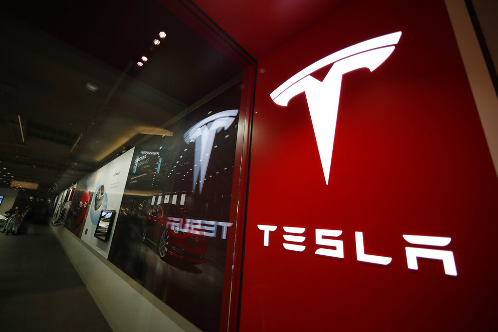 Tesla: Μείωση παραδόσεων αυτοκινήτων για πρώτη φορά σε δύο χρόνια