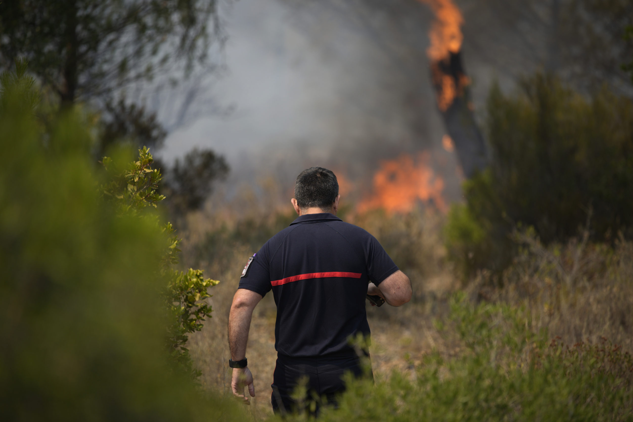 Πυρομανής πυροσβέστης πίσω από τρεις μεγάλες πυρκαγιές εν μέσω καύσωνα στη Γαλλία