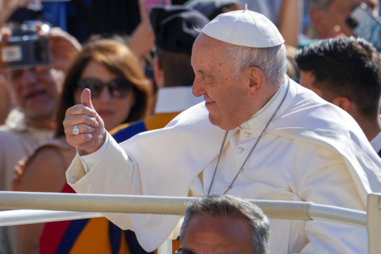 “Είμαι ακόμα ζωντανός!”: Συνέντευξη εφ όλης της ύλης του Πάπα Φραγκίσκου στο Reuters