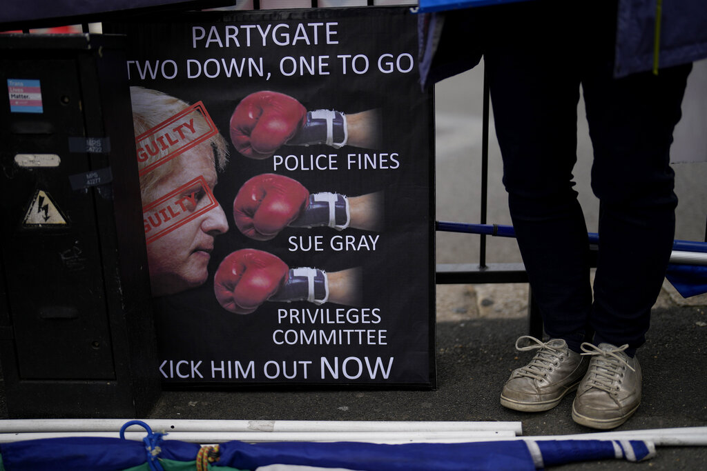 Βρετανία: Δεν πτοείται από τις παραιτήσεις ο Μπόρις Τζόνσον – «Θα συνεχίσω»