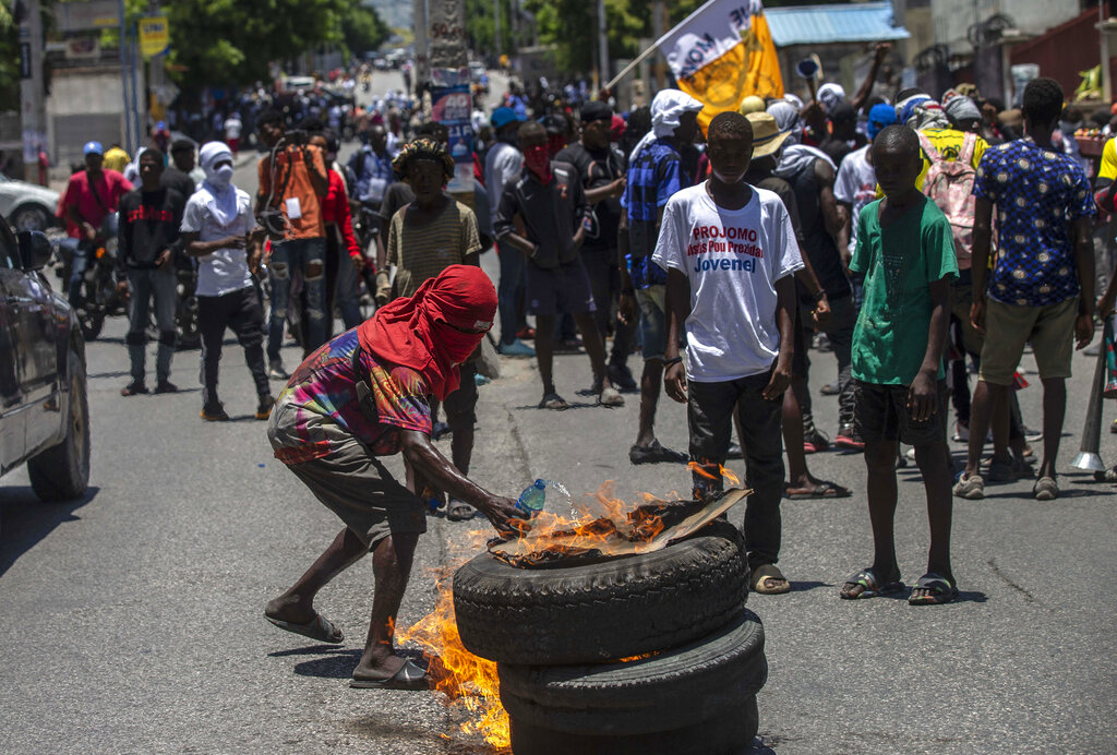 Αϊτή: Διαδηλωτές έκλεισαν δρόμους, διαμαρτυρόμενοι για τις ελλείψεις καυσίμων