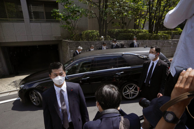 Ιαπωνία: Η σορός του Σίνζο Άμπε μεταφέρθηκε στην οικία του στο Τόκιο – Παραδοχή της αστυνομίας για προβλήματα στην ασφάλειά του
