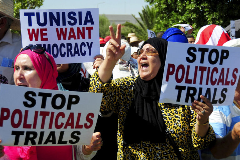 Τυνησία: Στις κάλπες οι πολίτες για το δημοψήφισμα που θα κρίνει την τύχη του Συντάγματος