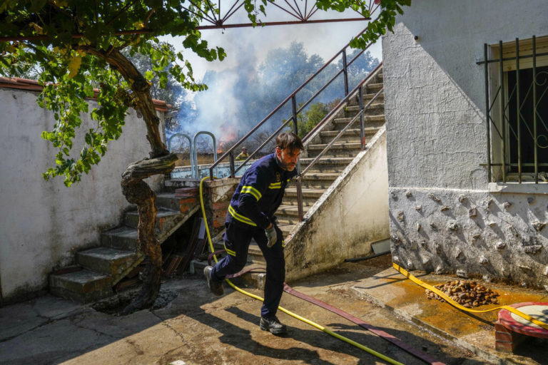 Ισπανία: Πάνω από 500 θάνατοι λόγω θερμοπληξίας – Δεκάδες πυρκαγιές σε όλη τη χώρα, εκκενώνονται οικισμοί