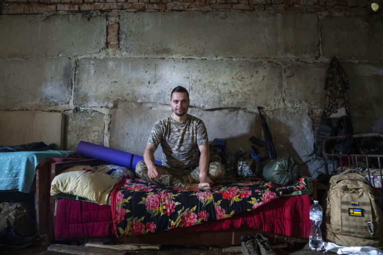 Ουκρανοί μιλούν αποκλειστικά στην ΕΡΤ για το πώς διέφυγαν από την κατακτημένη Χερσώνα