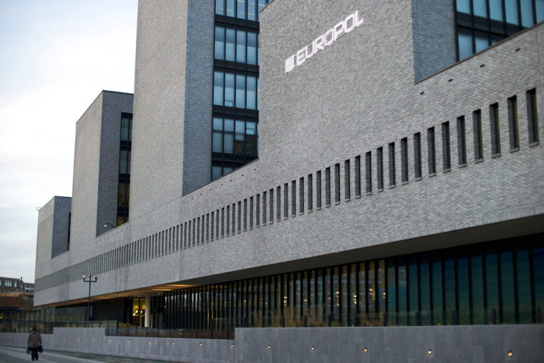 Europol: Συνεχίζεται η εφαρμογή αντιτρομοκρατικών μέτρων – Η σημασία των γεωπολιτικών εξελίξεων εκτός ΕΕ