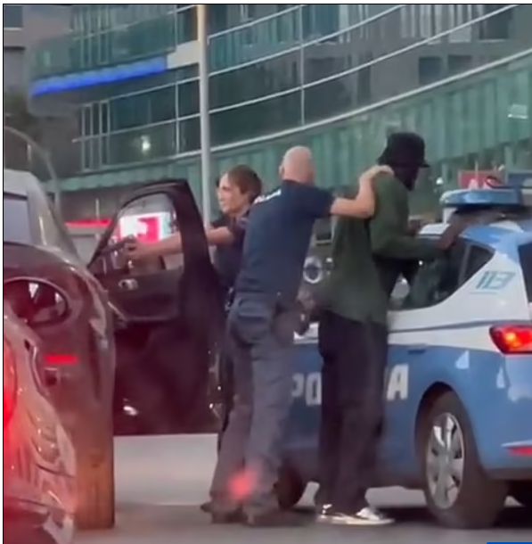 Γκάφα της ιταλικής αστυνομίας: Συνέλαβε κατά λάθος υπό την απειλή όπλου τον άσο της Μίλαν Μπακαγιόκο!