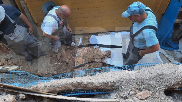 Χίος: Απομακρύνθηκε Ρωμαϊκό ψηφιδωτό που βρέθηκε σε αντιπλημμυρικό έργο