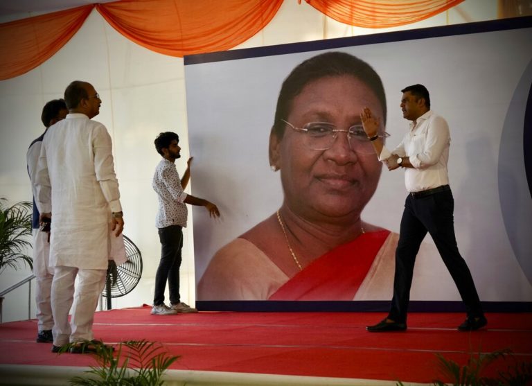 Νέα πρόεδρος της Ινδίας η Ντραουπάντι Μούρμου, σύμφωνα με τα πρώτα εκλογικά αποτελέσματα