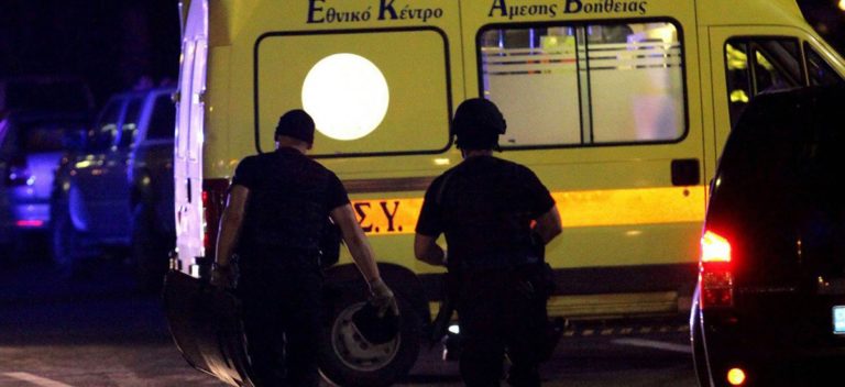 Ηράκλειο: Επί ποδός η Πυροσβεστική τα ξημερώματα για τον απεγκλωβισμό νεαρού μετά από τροχαίο