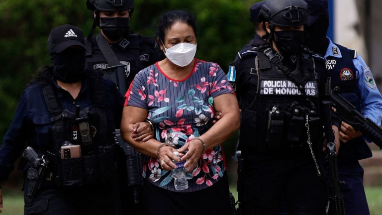 Ονδούρα: Εκδόθηκε στις ΗΠΑ φερόμενη ως επικεφαλής καρτέλ των ναρκωτικών