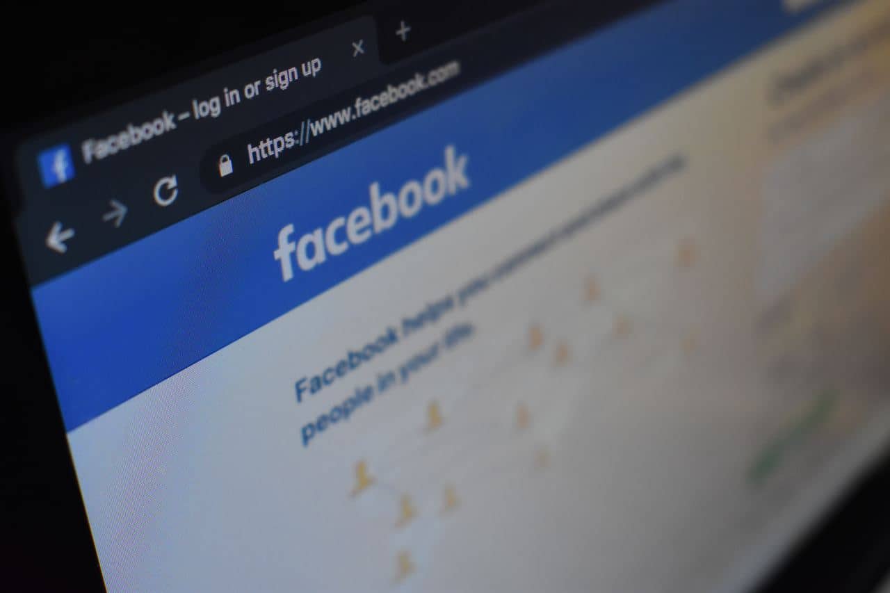 Cambridge Analytica: Η Facebook ενημερώνει τη δικαιοσύνη των ΗΠΑ πως έκλεισε προκαταρκτική συμφωνία
