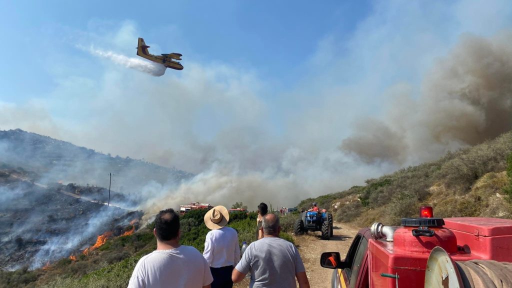 Μεσσηνία: Μάχη να μην φτάσει η φωτιά στη Χρυσοκελλαριά – Εντολή για εκκένωση του χωριού (video)