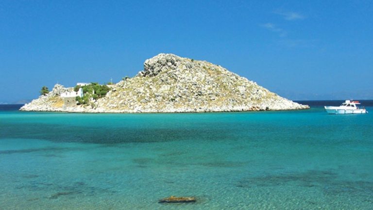 Έχασε τη ζωή του στην προσπάθεια να δέσει σκάφος σε βράχο της νησίδας “Νίμος” Σύμης