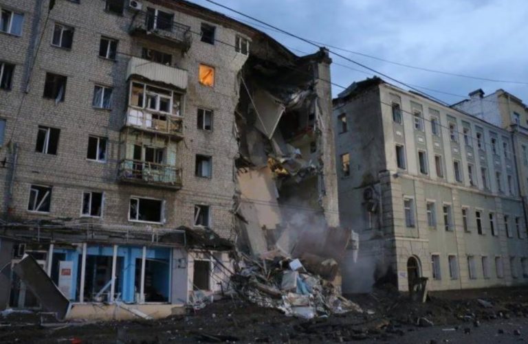 Πόλεμος στην Ουκρανία: Ρωσικό σφυροκόπημα στο Χάρκοβο – Ουκρανική αντεπίθεση στο νότο
