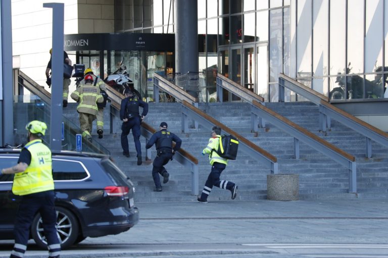 Δανία: Πολλοί νεκροί από πυροβολισμούς σε εμπορικό κέντρο στην Κοπεγχάγη – Συνελήφθη 22χρονος ύποπτος (video)