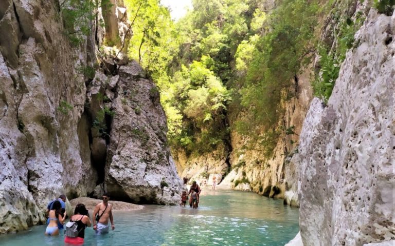 Καταγγελία για ανεξέλεγκτες δραστηριότητες και ξυλοδαρμούς μεταξύ επιτηδευματιών στον Αχέροντα