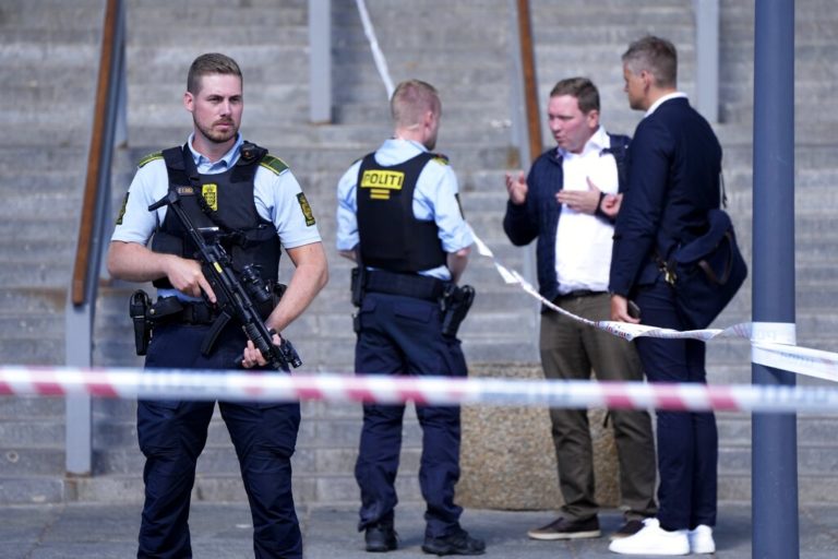 Δανία: Σε ψυχιατρική πτέρυγα ο φερόμενος δράστης της επίθεσης σε εμπορικό κέντρο στην Κοπεγχάγη