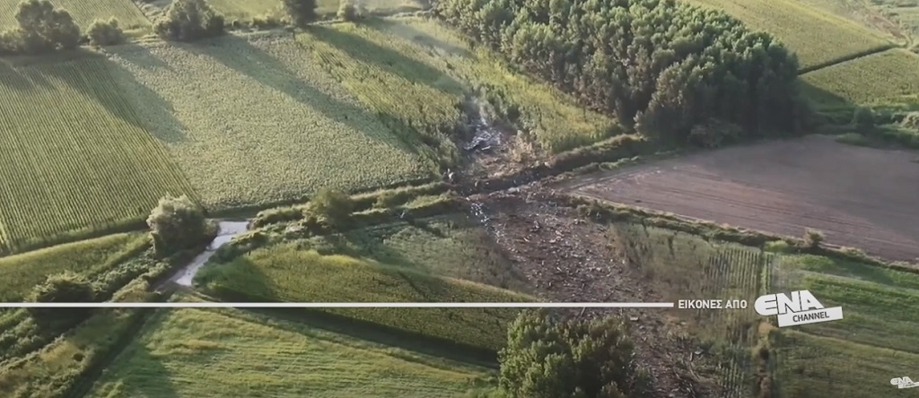 Συντριβή Antonov στην Καβάλα: Εικόνες από drone – Θρίλερ με την λευκή ουσία στο σημείο της πτώσης