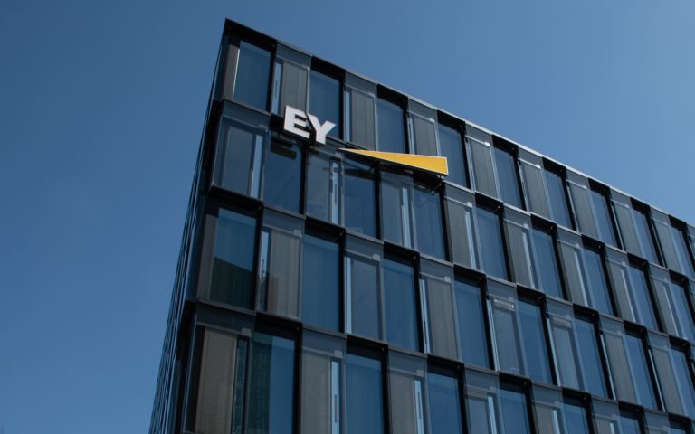 EY: Επένδυση-μαμούθ σε τεχνολογική πλατφόρμα νέας γενιάς