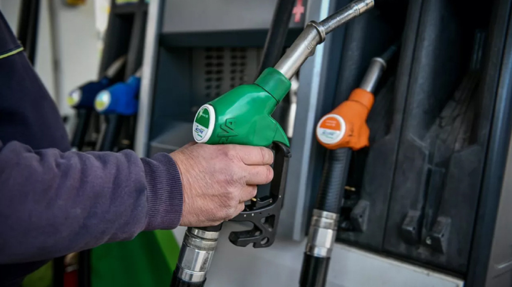 Fuel Pass 2: Ανοίγει σήμερα η πλατφόρμα – Τα κριτήρια, οι δικαιούχοι και τα ποσά