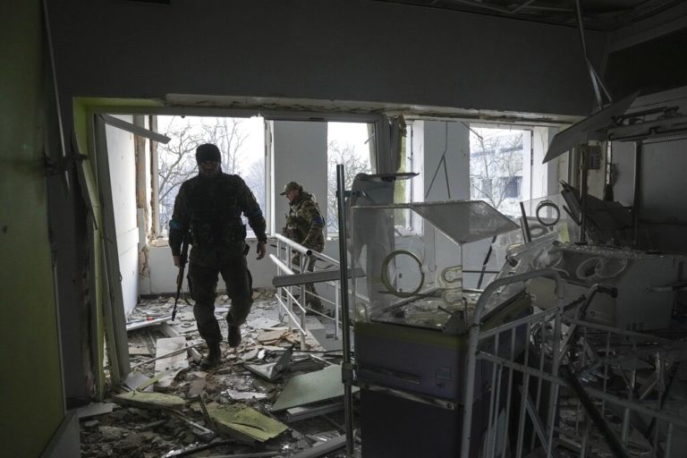 Κίεβο: Νεκροί 18 γιατροί, ζημιές σε 900 ιατρικές εγκαταστάσεις μετά τη ρωσική εισβολή στην Ουκρανία