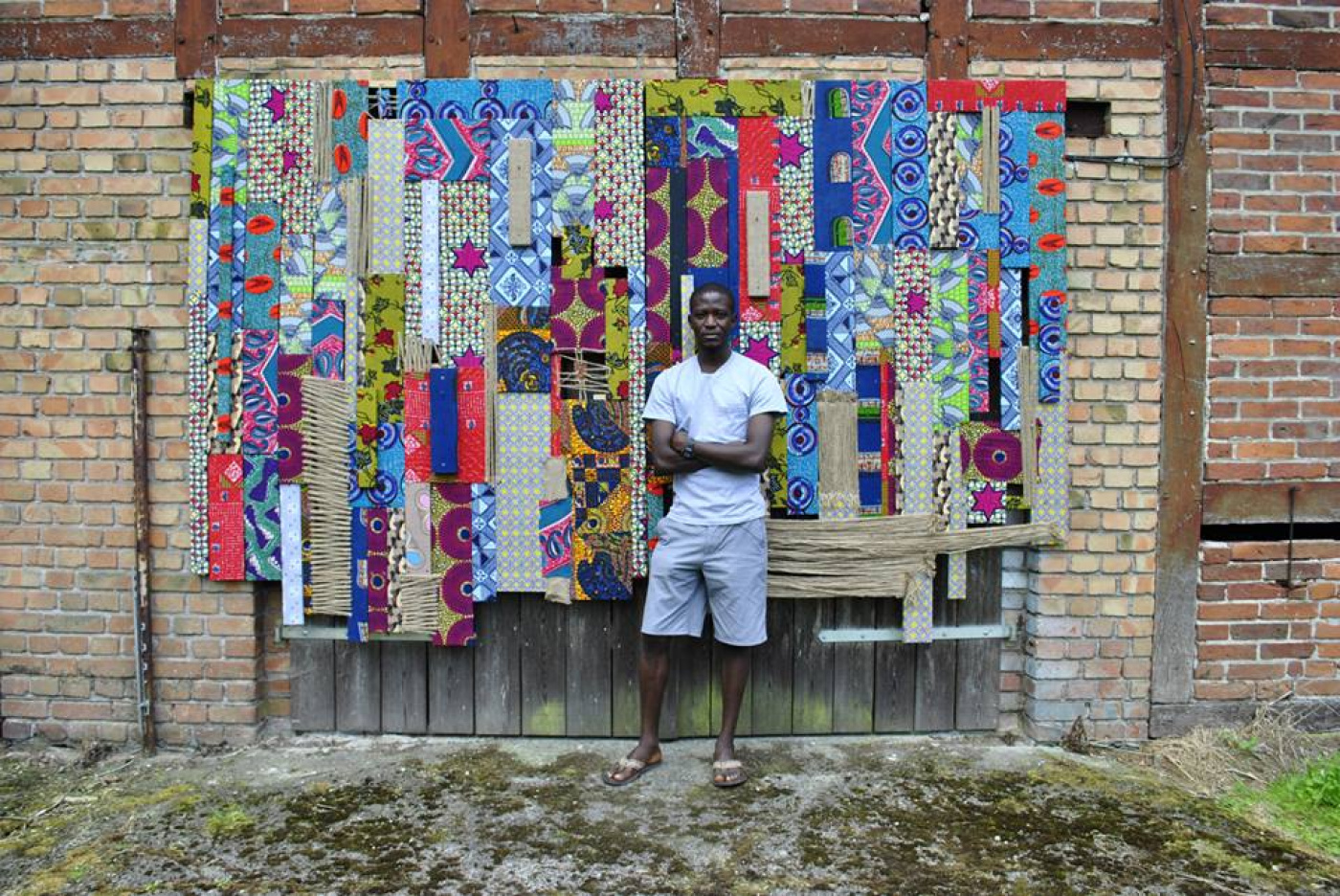 Διεθνούς φήμης καλλιτέχνης ιδρύει κέντρο εκπαίδευσης και τέχνης σε χωριό της Γκάνα