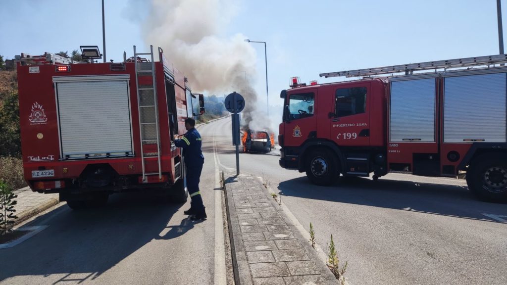 Φωτιά εν κινήσει σε όχημα στην Ηγουμενίτσα – Καταστράφηκε ολοσχερώς (video)