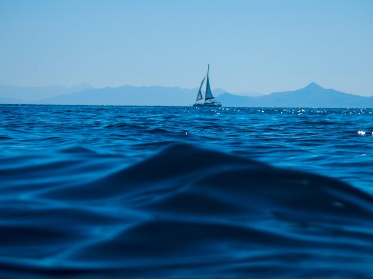 Συναγερμός για ιστιοφόρο με 60 επιβαίνοντες ανοιχτά της Πύλου