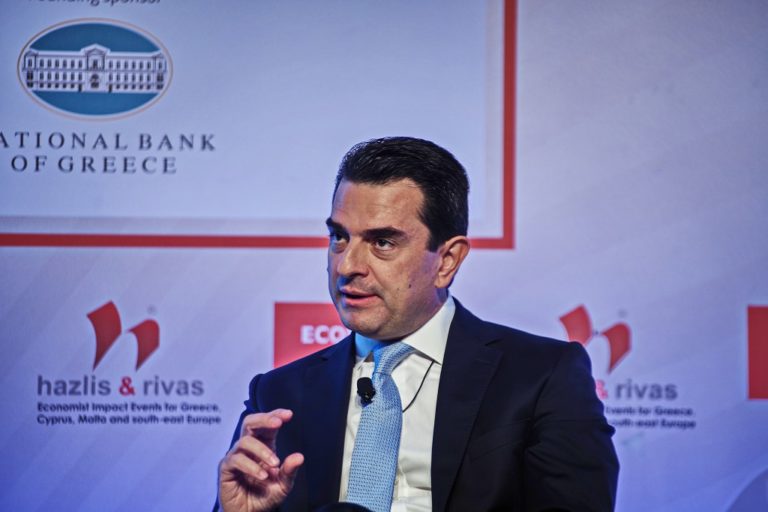 Κ. Σκρέκας: Σημάδια αποκλιμάκωσης του πληθωρισμού – Στόχος οι περσινές τιμές στα σχολικά είδη