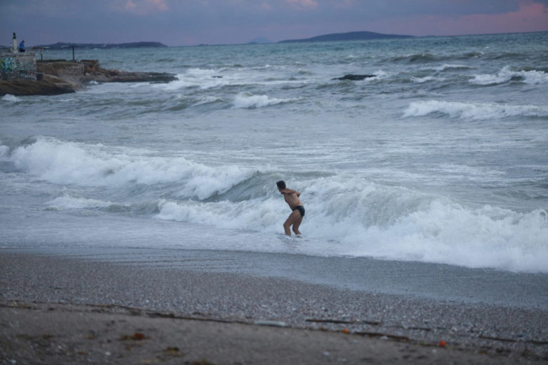 Έκτακτο δελτίο επιδείνωσης καιρού: Έρχονται ισχυρές βροχές και καταιγίδες σε κεντρική και βόρεια Ελλάδα