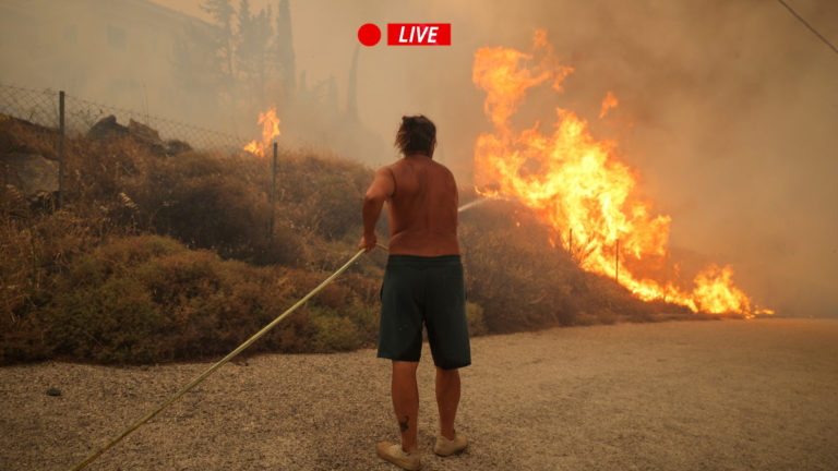 Live οι εξελίξεις – Δύο μέτωπα στην Πεντέλη –  Στα πρώτα σπίτια στο Ντράφι η φωτιά