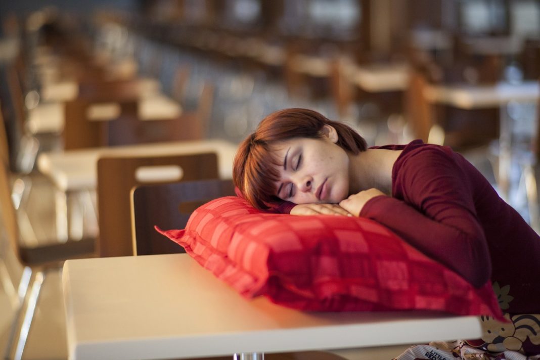 Νέα έρευνα ενοχοποιεί τον ύπνο στη διάρκεια της ημέρας για υψηλή αρτηριακή πίεση