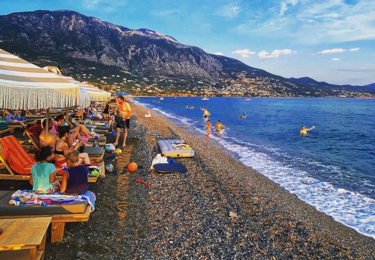 Εξαιρετικής ποιότητας τα νερά κολύμβησης στην Καλαμάτα σύμφωνα με τις μετρήσεις