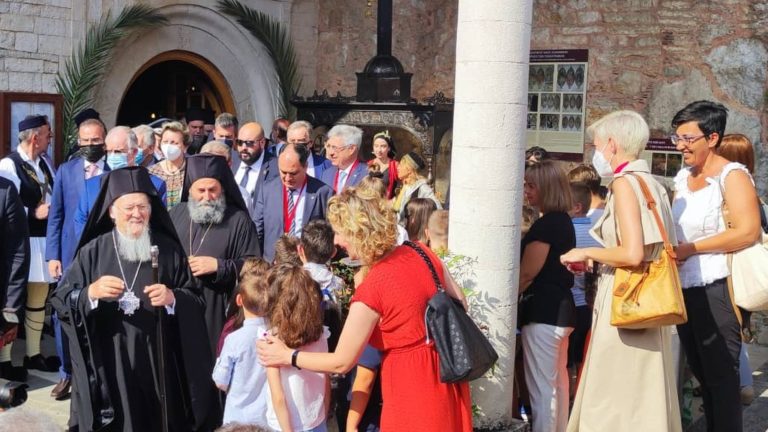 Ιωάννινα: Θερμή υποδοχή στον Οικουμενικό Πατριάρχη (video)