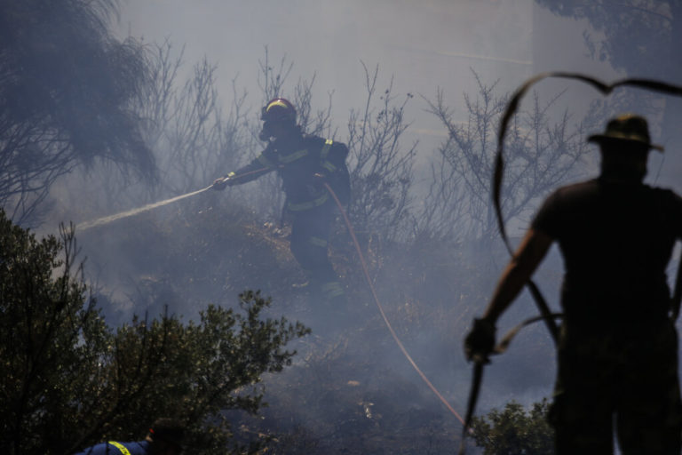 Χωρίς ενεργό μέτωπο σε Πεντέλη, Μέγαρα, Σαλαμίνα – Πολύ υψηλός κίνδυνος πυρκαγιάς και σήμερα Πέμπτη 21/7