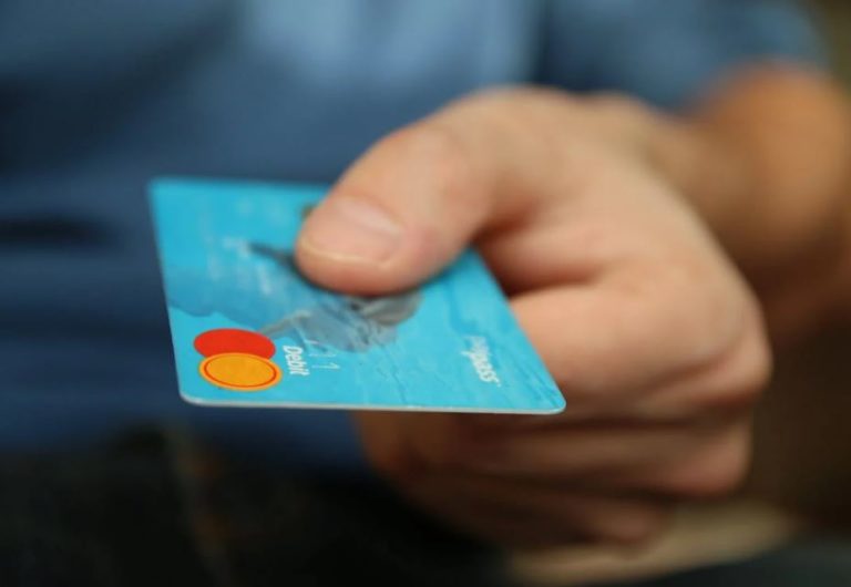 Εξόφληση φόρου εισοδήματος με πιστωτικές κάρτες με έκπτωση 3% ως τέλος Αυγούστου – Έως 12 δόσεις