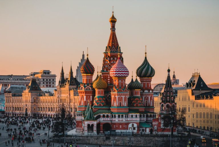 Πόσο και πώς λειτουργούν οι οικονομικές κυρώσεις για τη Ρωσία